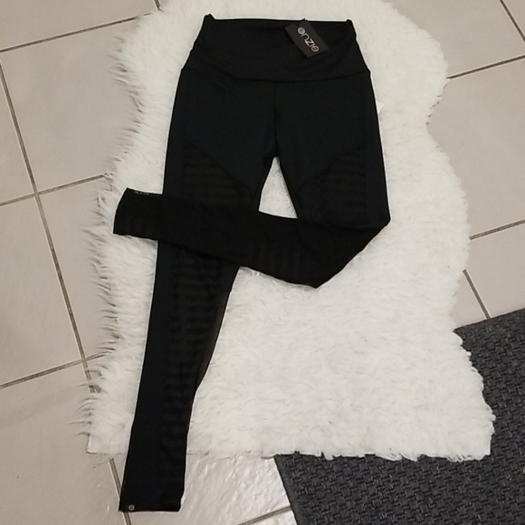 💕ONZIE💕 Fierce Mesh Leggings Striped Pattern NWT - Picture 8 of 8